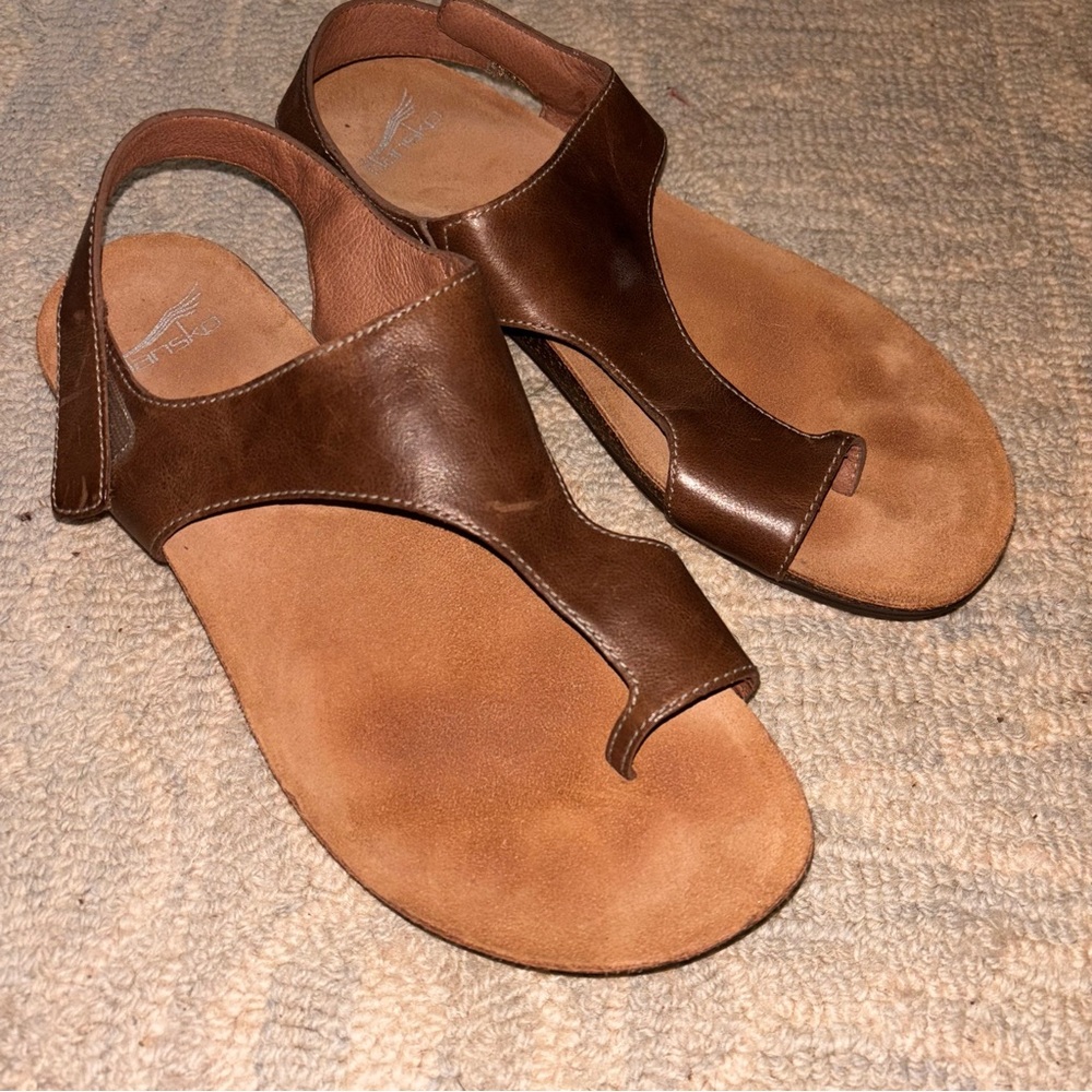 Dansko Reece women’s 41 thong brown leather sandal comfort walking modern